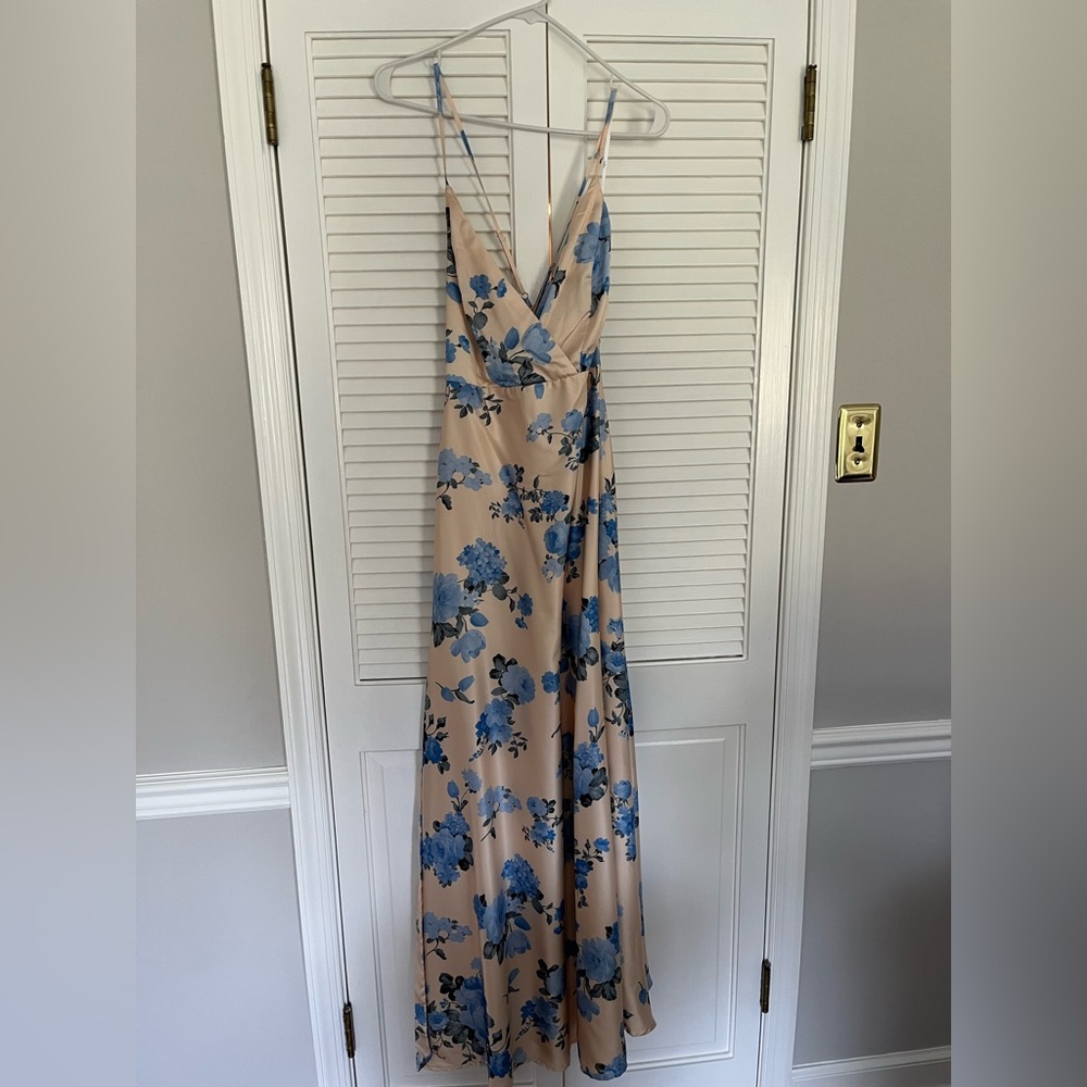 Lulu’s beautiful floral maxi dress never worn